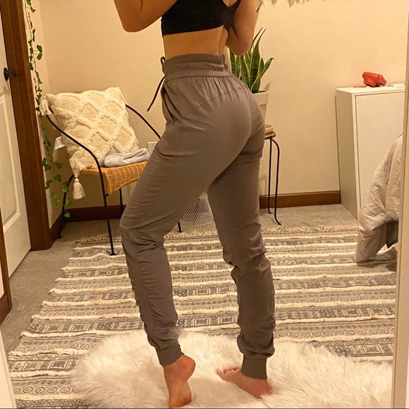 RARE NWT Lululemon Beyond the Studio Jogger - Picture 2 of 8